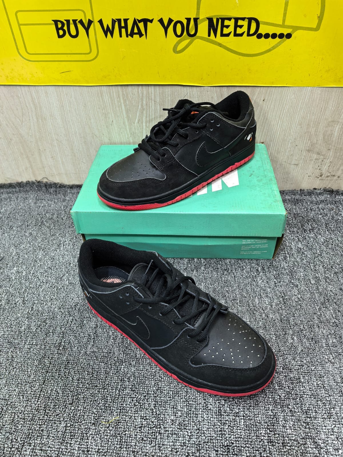 NIKE B